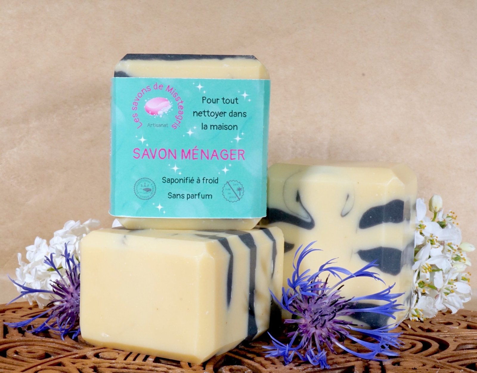 bloc de savon ménager artisanal jaune et noir